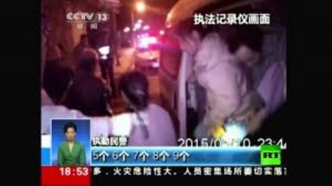 بالفيديو : الصين.. توقيف سيارة فيها 51 شخصاً مخصصة لستة أشخاص بالفيديو : الصين.. توقيف سيارة فيها 51 شخصاً مخصصة لستة أشخاص