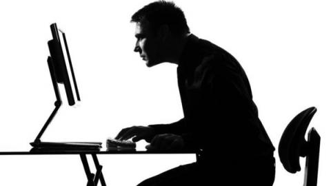 احذر الجلوس لفترات طويلة.. فقد تصاب بمرض القلب التاجي احذر الجلوس لفترات طويلة.. فقد تصاب بمرض القلب التاجي