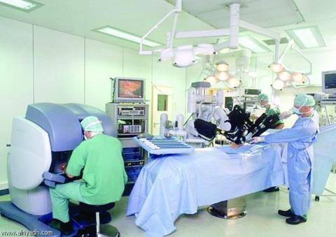 الإمارات.. إنجازات طبية بمجال جراحة القلب بالروبوت الإمارات.. إنجازات طبية بمجال جراحة القلب بالروبوت