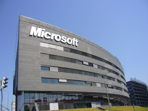 Microsoft تكشف عن خلل في ويندوز يسمح للقراصنة بالتحكم بملايين الأجهزة Microsoft تكشف عن خلل في ويندوز يسمح للقراصنة بالتحكم بملايين الأجهزة