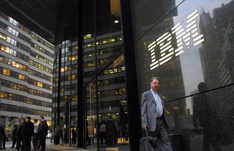 IBM تستعد لاستخدام الضوء لنقل البيانات بسرعة 100 جيجابت في الثانية IBM تستعد لاستخدام الضوء لنقل البيانات بسرعة 100 جيجابت في الثانية